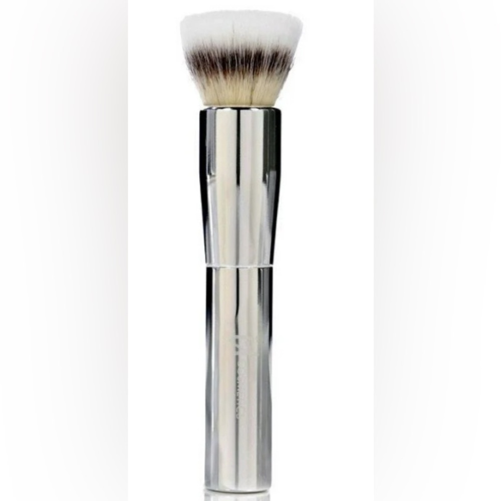 It cosmetics Foundation Sliver Brush.